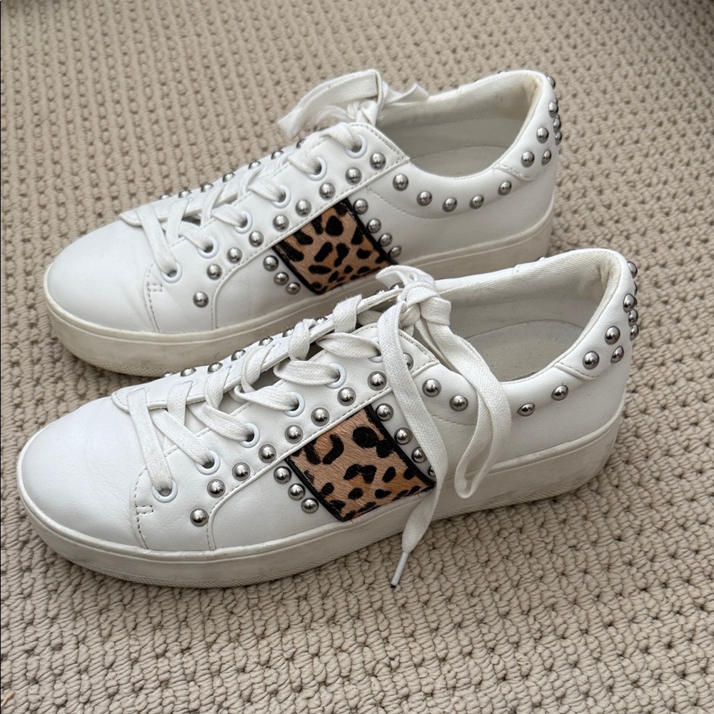 Steve Madden White Studded Sneakers with Pony Hair Leopard Accent sz 7.5 - Picture 2 of 2